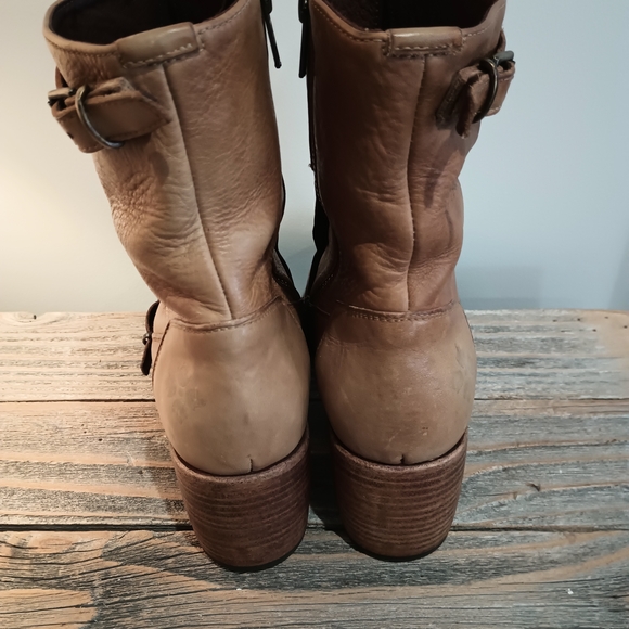 Patricia Nash Tuscanny Burnished Tan Leather Ankle Boots Size 6.5 (37) - Picture 4 of 10